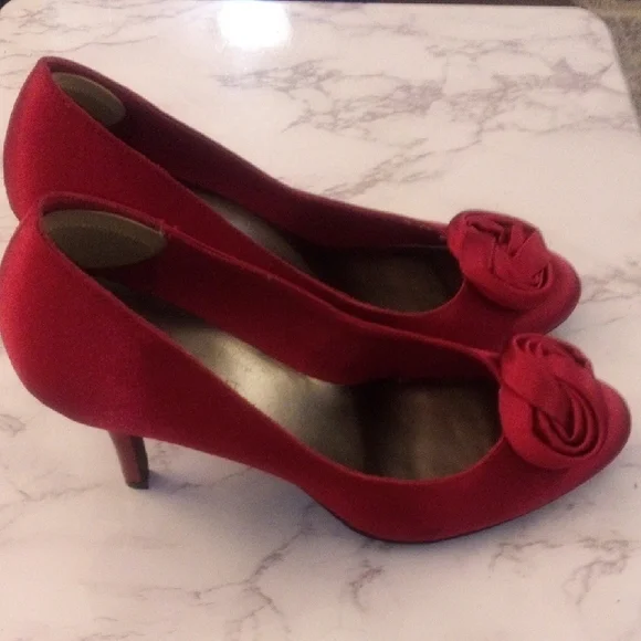 FIONI Night Heels - Vibrant Red Satin Heels - Picture 6 of 10